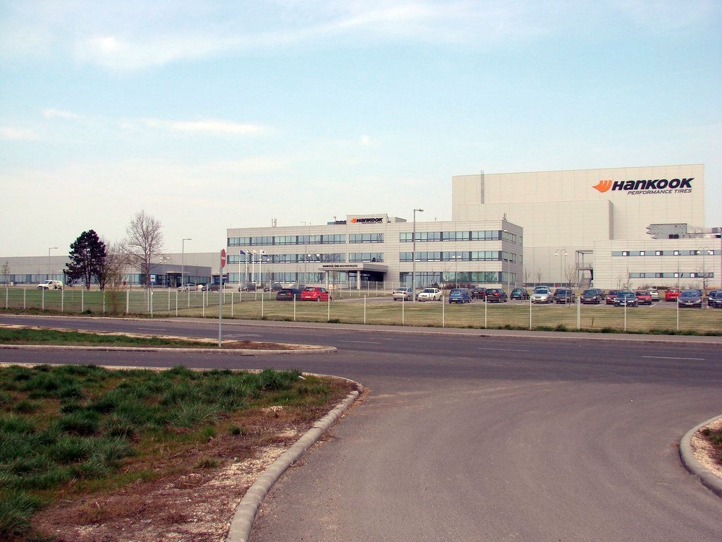 2013.09.25 - 2014.11.10. között a Hankook Performace Tires megépítette új gyárát Dunaújvároson. A kivitelezés során betonüzemünk a gyártócsarnok sor építéséhez szolgáltatott betont. A összes betonszükséglet körülbelül 30 000 m3 betont jelentett, amiből a DDC 16 000 m3-t szállított.