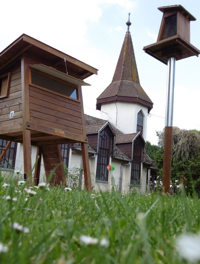 The purpose of the “KölyÖKOpark” (Eco Kids Park), established by Dráva Kincse (Treasures of the Drava River) Kindergarten, is to familiarise the little ones with herbs and birds, thereby teaching them to love nature and developing an eco-friendly attitude in them. The implementation of this project was supported by a HUF 1 million grant from DDC.