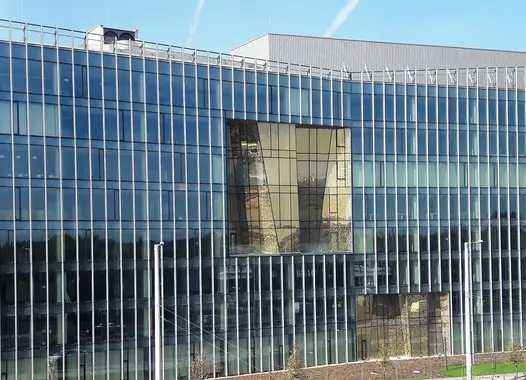 A Magyar Telekom Székház kivitelezésére a Duna-Dráva Cement Kft. partnere, a Molnár Beton Betongyártó Kft. 72.000 m3 beton beszállítását nyerte el