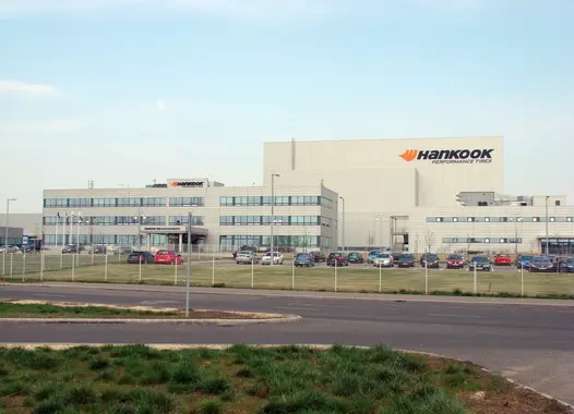 2013.09.25 - 2014.11.10. között a Hankook Performace Tires megépítette új gyárát Dunaújvároson. A kivitelezés során betonüzemünk a gyártócsarnok sor építéséhez szolgáltatott betont. A összes betonszükséglet körülbelül 30 000 m3 betont jelentett, amiből a DDC 16 000 m3-t szállított.